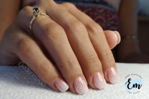 EM nail artist
