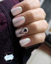 EM nail artist