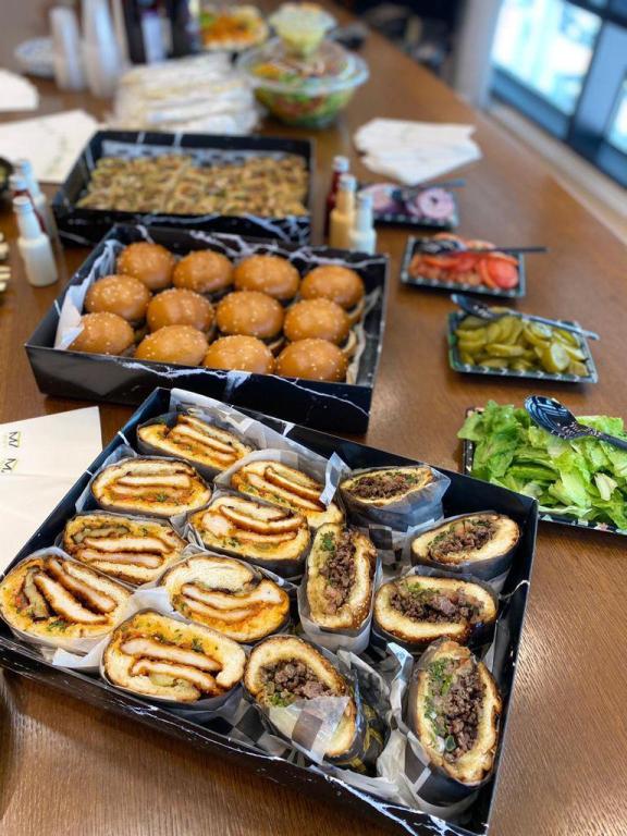 בשר וכל השאר Maceo בשר וכל השאר Maceo