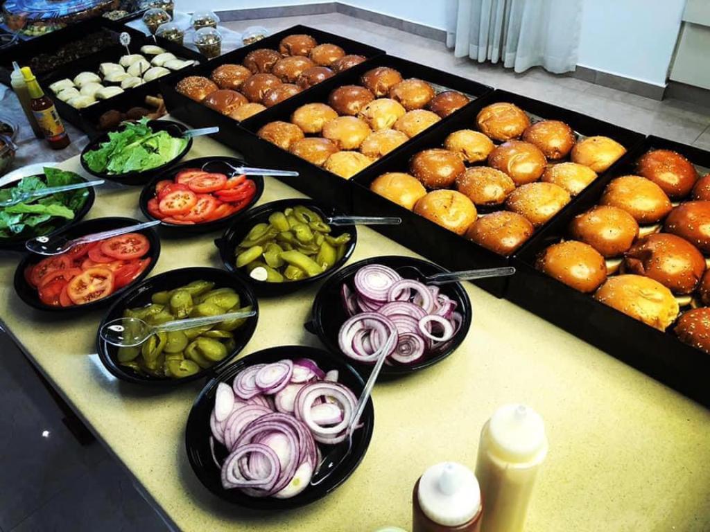 בשר וכל השאר Maceo בשר וכל השאר Maceo