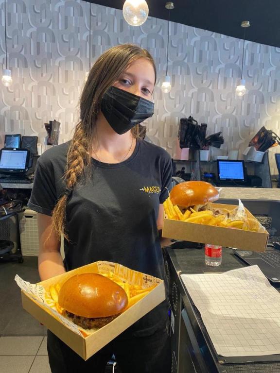 בשר וכל השאר Maceo בשר וכל השאר Maceo