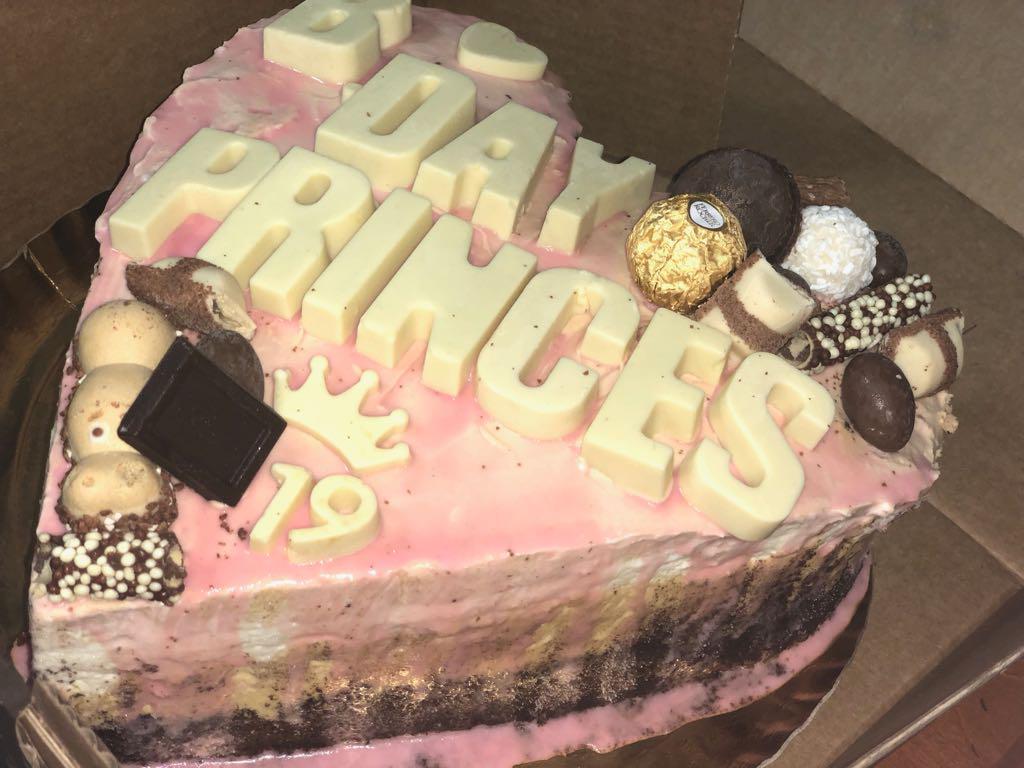 סתיו מעצבת עוגות סתיו מעצבת עוגות