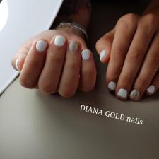 DIANA GOLD nails