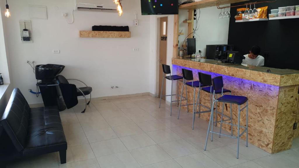 מספרת בר מושיקו מספרת בר מושיקו