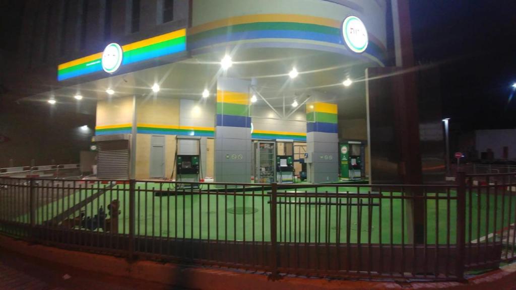 תחנת דלק אורות תחנת דלק אורות