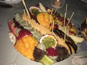 yrin fruits t