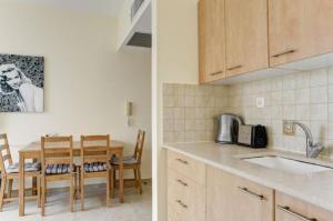 Sea Suites Apartments
