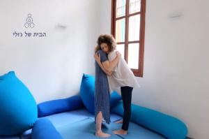 ג'ולי שור יועצת הנקה IBCLC