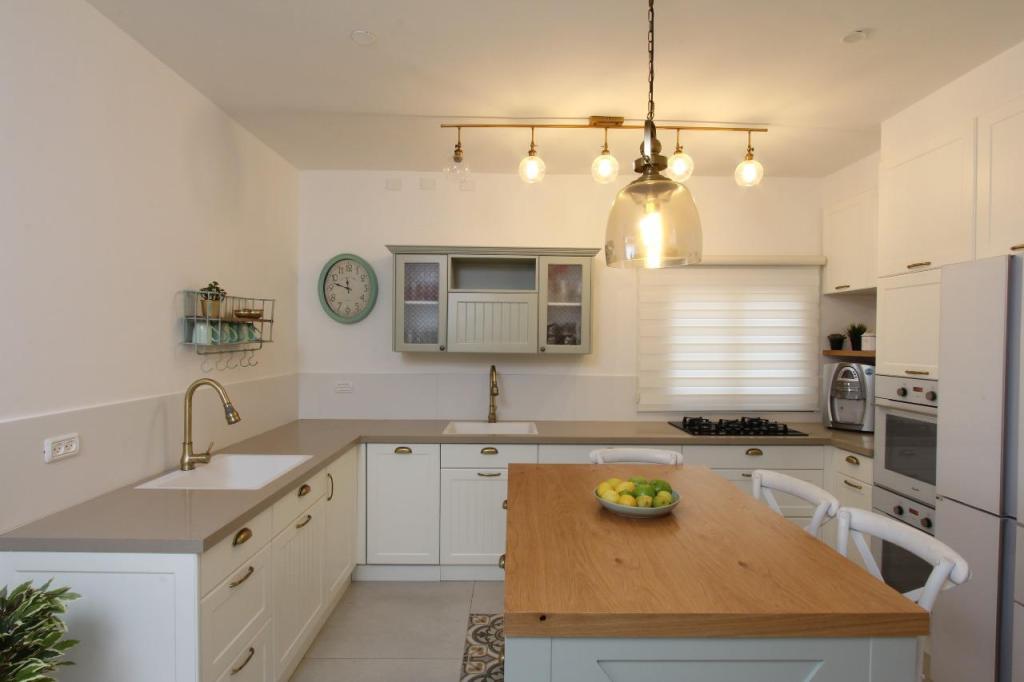 לגעת בעץ מטבחים לגעת בעץ מטבחים