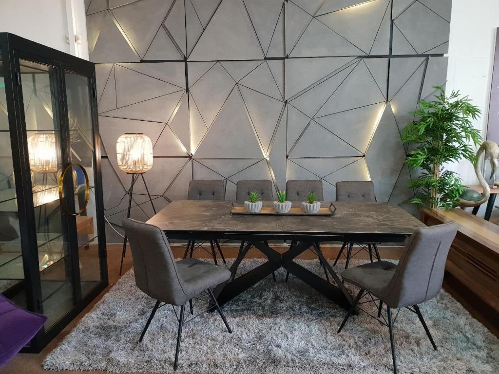 האנגר הרהיטים האנגר הרהיטים