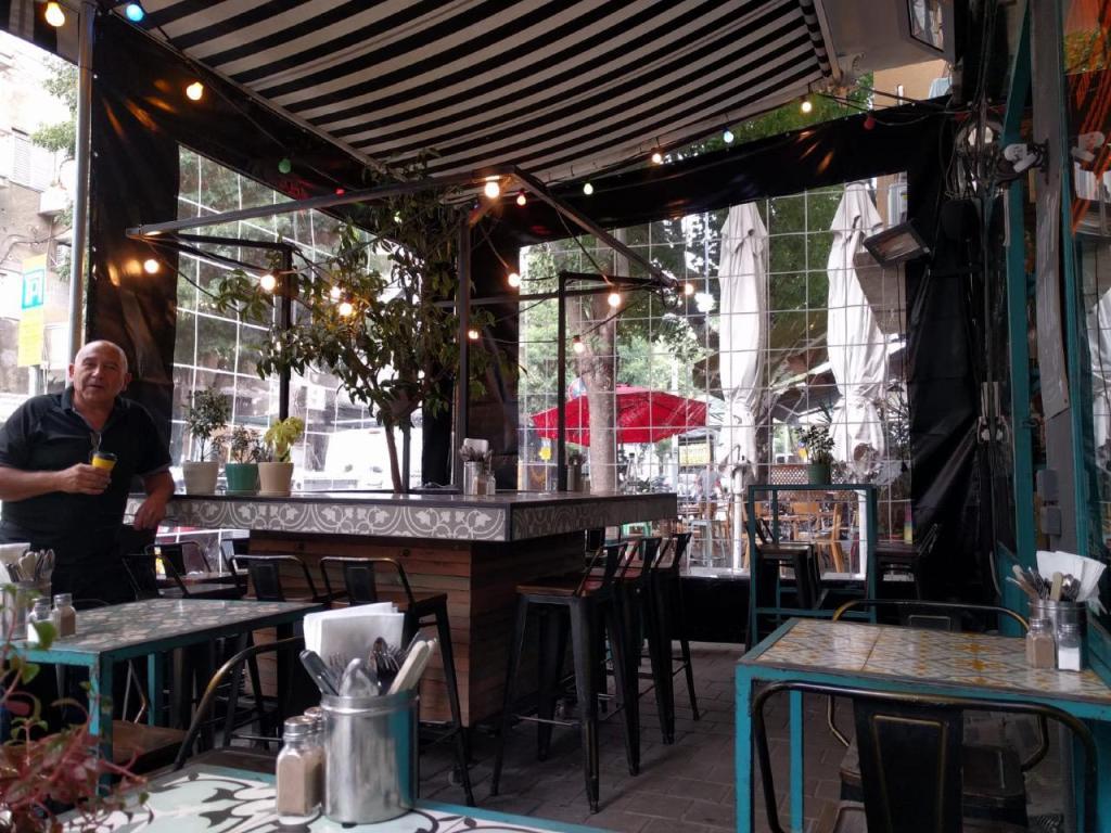 ברזנטים צל התמר ברזנטים צל התמר