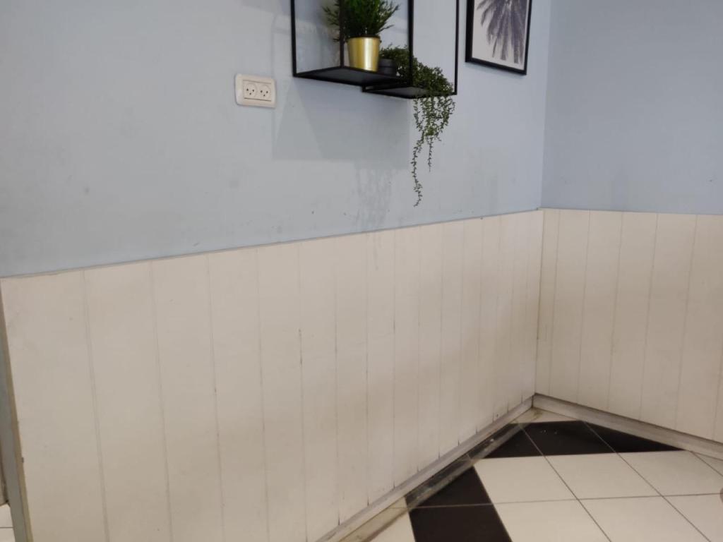 B.B אחזקות B.B אחזקות